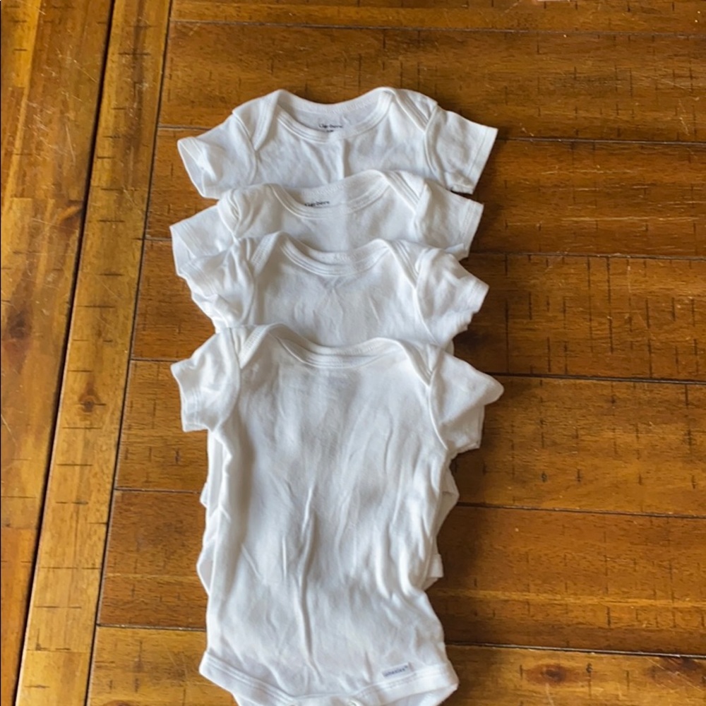 4 white onsies 0-3 months